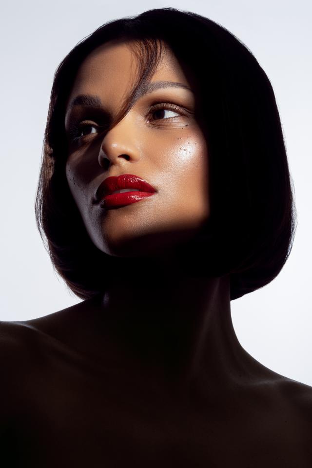 Roberta G. ist ein weibliches People of Color Model mit braunen Augen und dunkelbraunen Haaren aus Frankfurt
