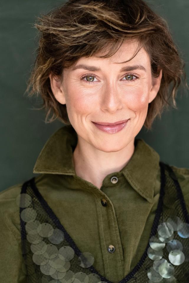 Kassandra K. ist ein weibliches Actors Model mit grünen Augen und braunen Haaren aus Stuttgart