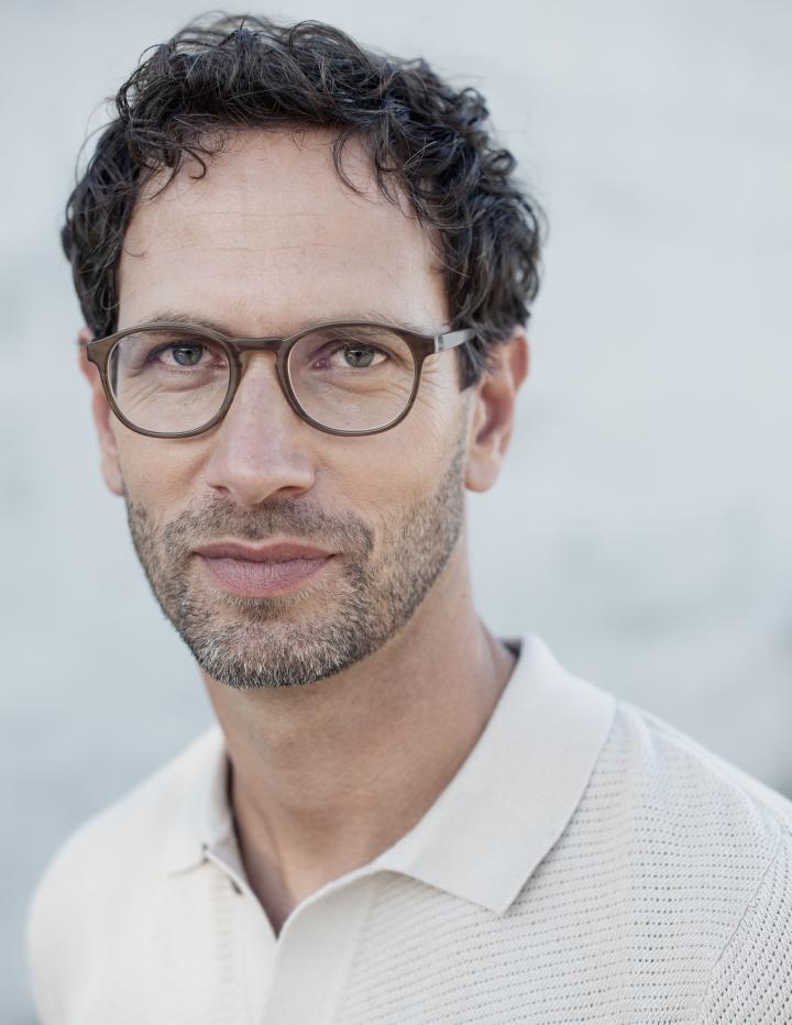 Gregor v. ist ein männliches Models Model mit grünen Augen und braunen Haaren aus Stuttgart