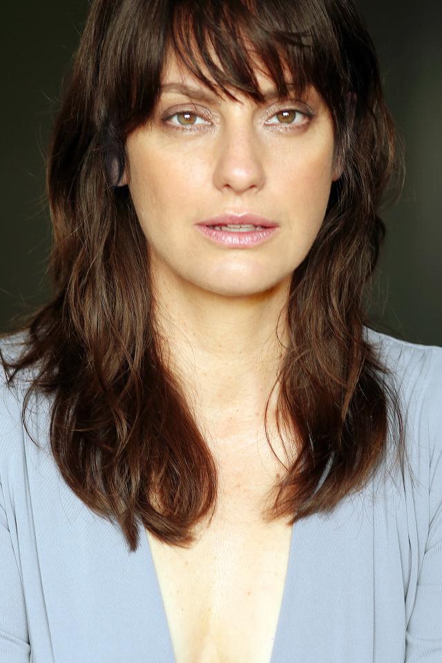 Cora B. ist ein weibliches Fashion Model mit braunen Augen und braunen Haaren aus Stuttgart