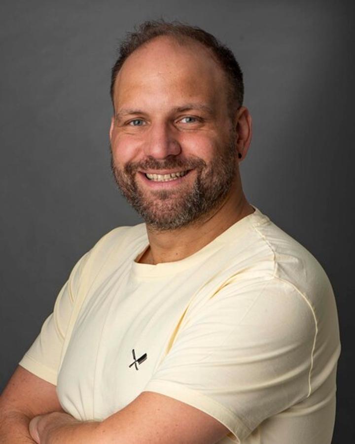 Manuel B. ist ein männliches People Model mit grün-blauen Augen und dunkelblonden Haaren aus Stuttgart