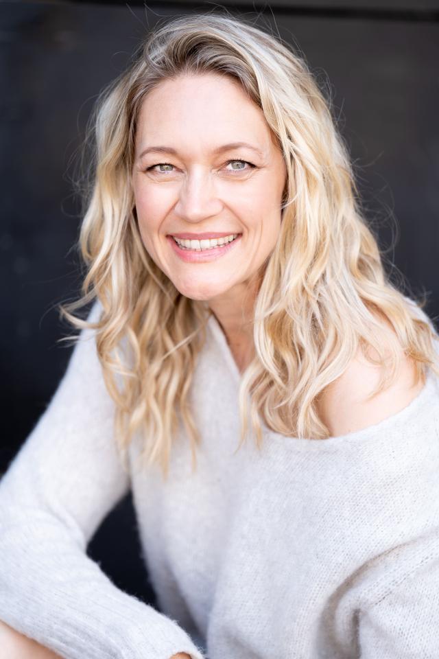 Chris B. ist ein weibliches Actors Model mit grün-blauen Augen und blonden Haaren aus Frankfurt