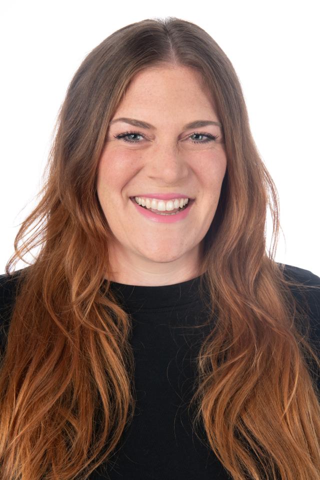 Franziska  H. ist ein weibliches People Model mit blau-grünen Augen und dunkelblonden Haaren aus Stuttgart