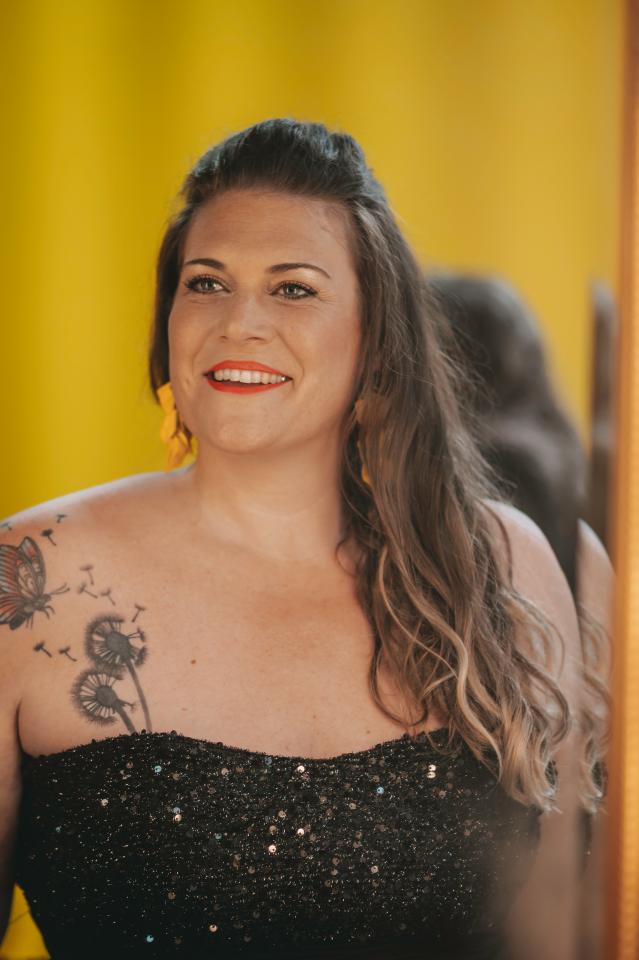 Franziska  H. ist ein weibliches People Model mit blau-grünen Augen und dunkelblonden Haaren aus Stuttgart