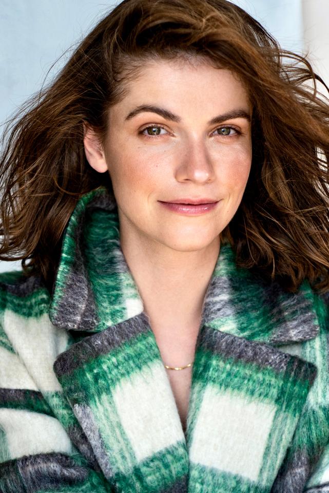 Anna v. ist ein weibliches Actors Model mit braun-grünen Augen und braunen Haaren aus Stuttgart