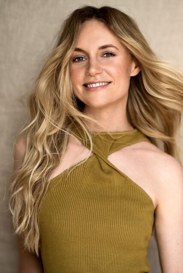 Janina T. ist ein weibliches Actors Model mit blauen Augen und blonden Haaren aus Stuttgart