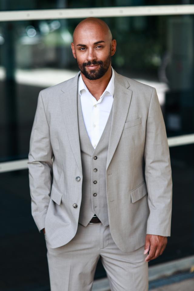 Cedric P. ist ein männliches Fashion Model mit braunen Augen und braunen Haaren aus München