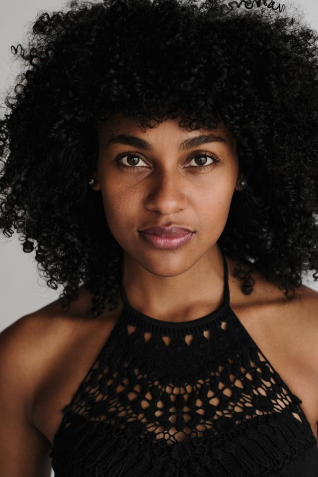 Amara A. ist ein weibliches Fashion Model mit braunen Augen und schwarzen Haaren aus Freiburg