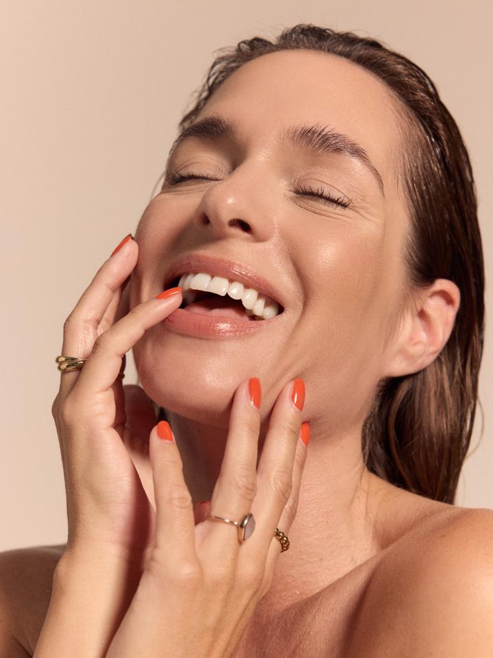 Janina M. ist ein weibliches Actors Model mit grünen Augen und braunen Haaren aus Frankfurt