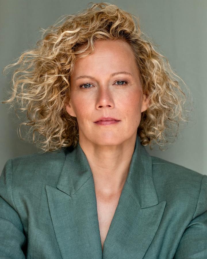 Weibliches Model aus unserer Mainboard Kategorie