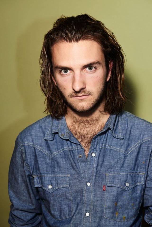 Sebastian V. ist ein männliches Actors Model mit blau-grünen Augen und dunkelblonden Haaren aus Berlin