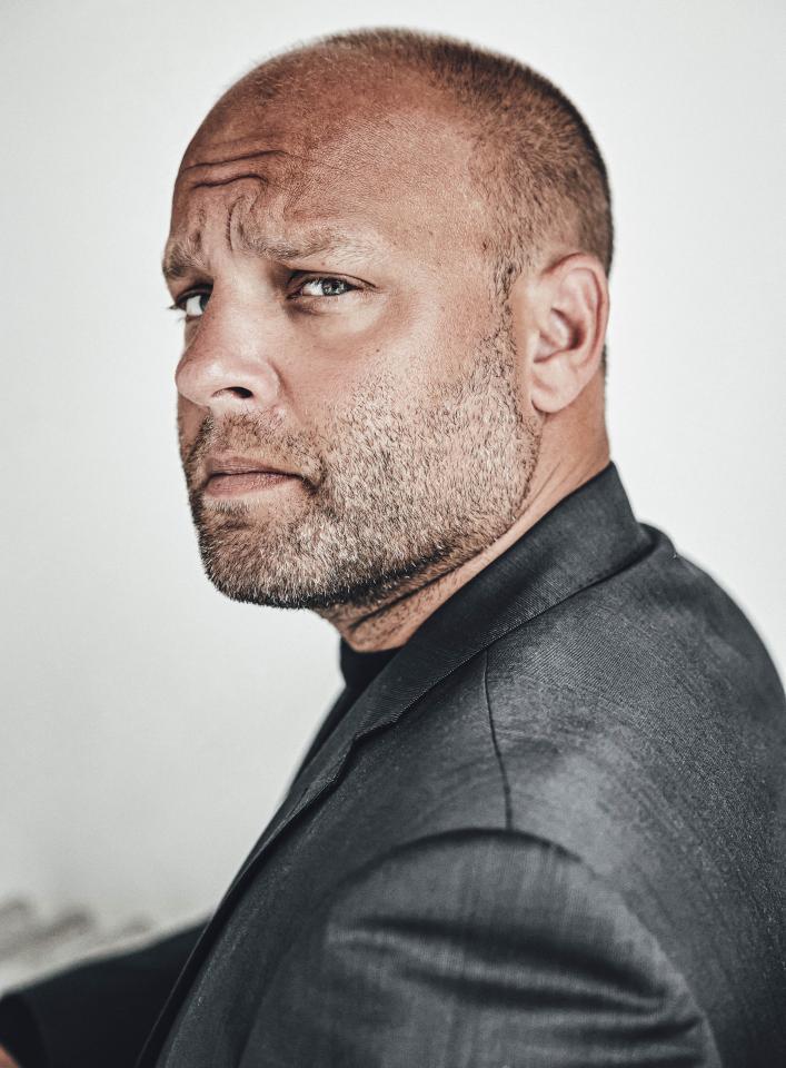 Raphaèl N. ist ein männliches Models Model mit blau-grünen Augen und braunen Haaren aus Stuttgart