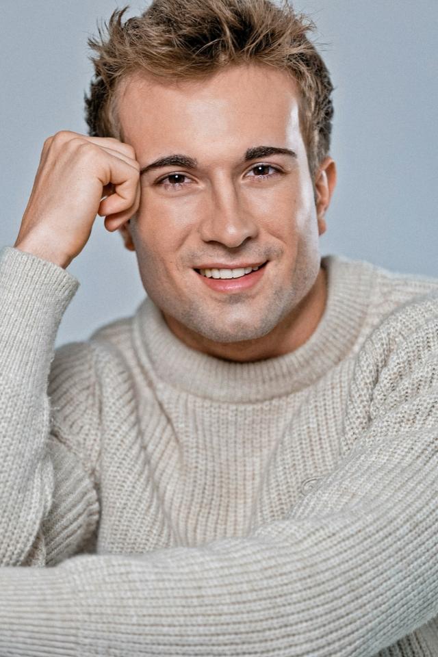 Lennart M. ist ein männliches Mainboard Model mit braunen Augen und braunen Haaren aus Stuttgart