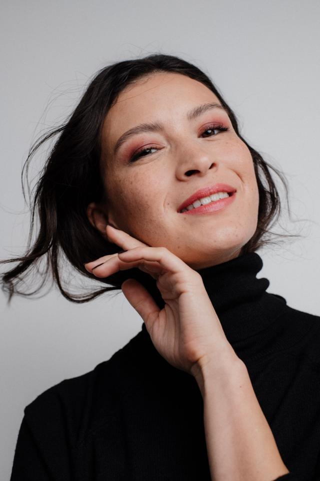 Elisabeth  T. ist ein weibliches People of Color Model mit braunen Augen und dunkelbraunen Haaren aus Stuttgart