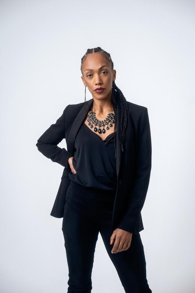 8. Bild von Julie- Denise J. aus seiner Sedcard