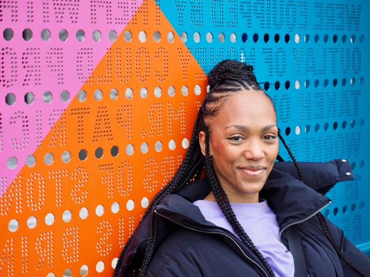 3. Bild von Julie- Denise J. aus seiner Sedcard