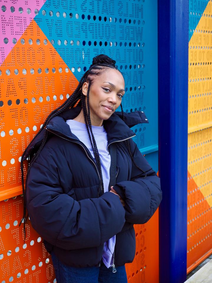 10. Bild von Julie- Denise J. aus seiner Sedcard