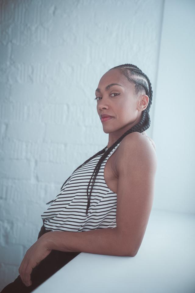 17. Bild von Julie- Denise J. aus seiner Sedcard