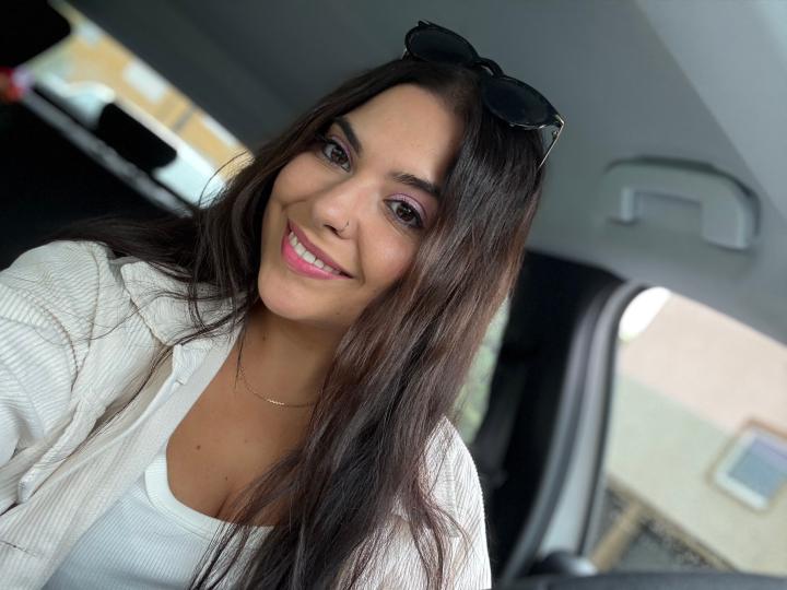 Caterina F. ist ein weibliches People Model mit braunen Augen und braunen Haaren aus Stuttgart