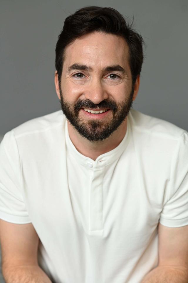Angelo F. ist ein männliches Moderation Model mit grünen Augen und dunkelbraunen Haaren aus Köln