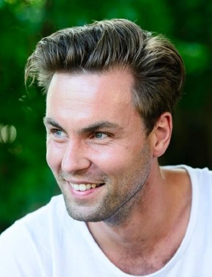 Daniel T. ist ein männliches Actors Model mit blau-grauen Augen und dunkelblonden Haaren aus Stuttgart