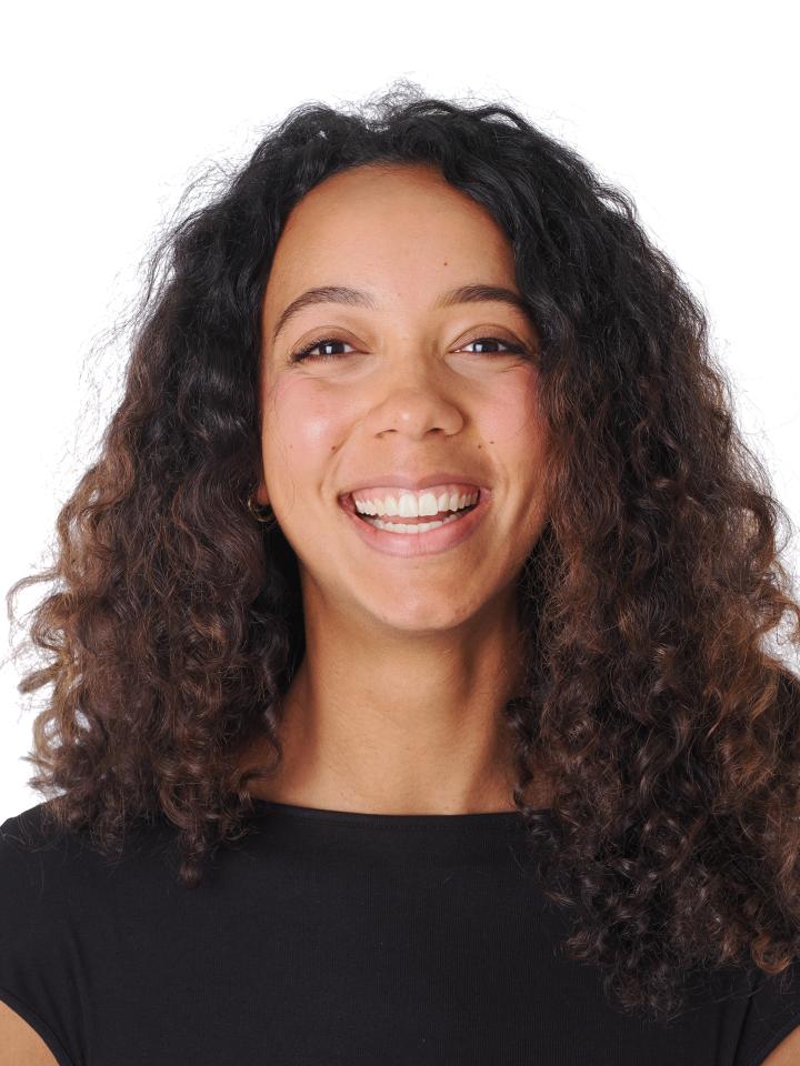 Emma H. ist ein weibliches People Model mit braunen Augen und dunkelbraunen Haaren aus Stuttgart
