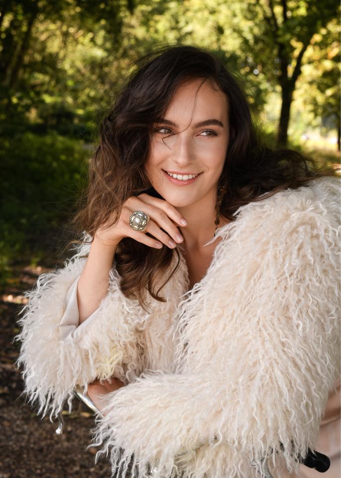 6. Bild von Emely E. aus seiner Sedcard