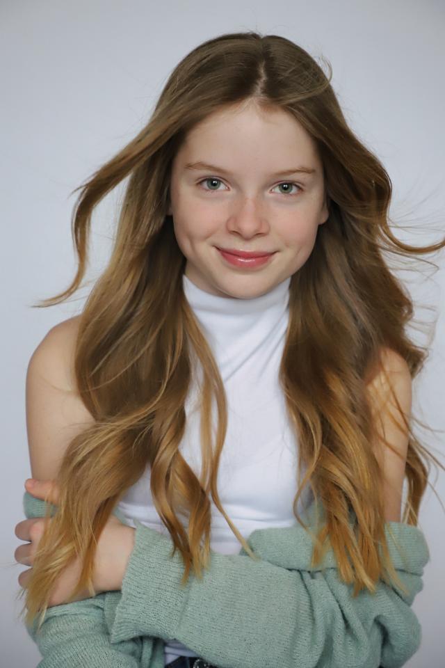 Mirja N. ist ein weibliches People Model mit grünen Augen und blonden Haaren aus Stuttgart