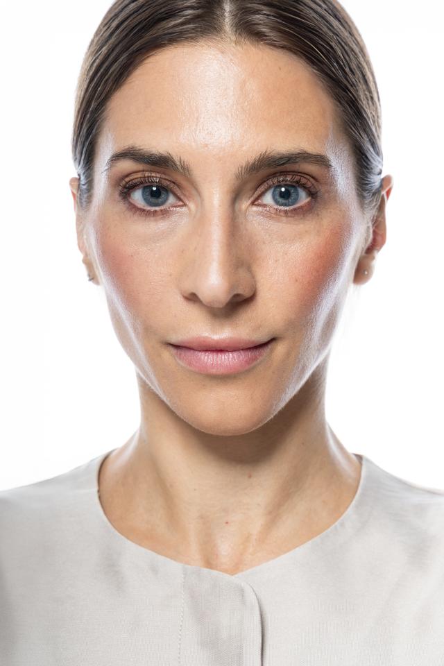 Veramaria F. ist ein weibliches Models Model mit blauen Augen und hellbraunen Haaren aus Frankfurt