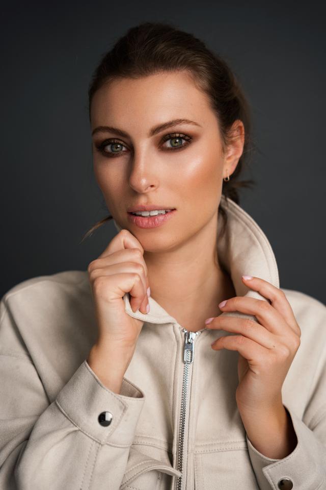 2. Bild von Nathalie N. aus seiner Sedcard