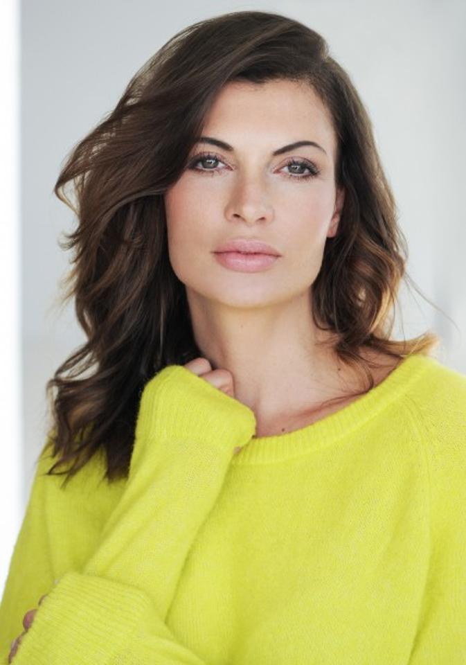 Weibliches Model aus unserer Mainboard Kategorie