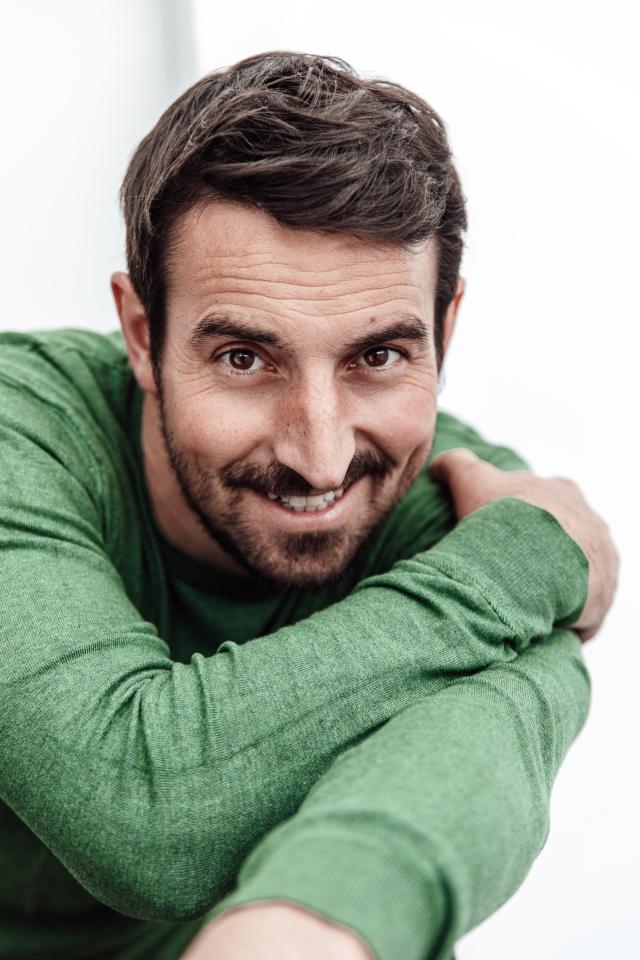 Carlo S. ist ein männliches  Model mit braunen Augen und schwarzen Haaren aus Köln