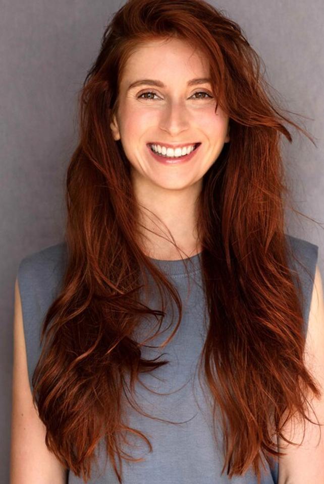 Marina S. ist ein weibliches Mainboard Model mit braunen Augen und rot-braunen Haaren aus Stuttgart