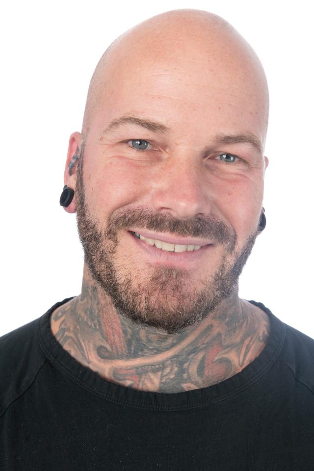 Neil  S. ist ein männliches  Model mit blauen Augen und braunen Haaren aus Stuttgart