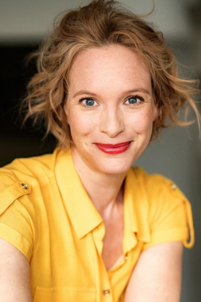 Anke S. ist ein weibliches Actors Model mit blau-grauen Augen und blonden Haaren aus Stuttgart