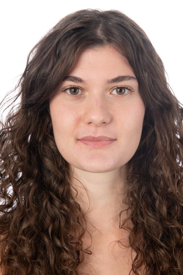 Diana M. ist ein weibliches People Model mit braun-grünen Augen und braunen Haaren aus Stuttgart