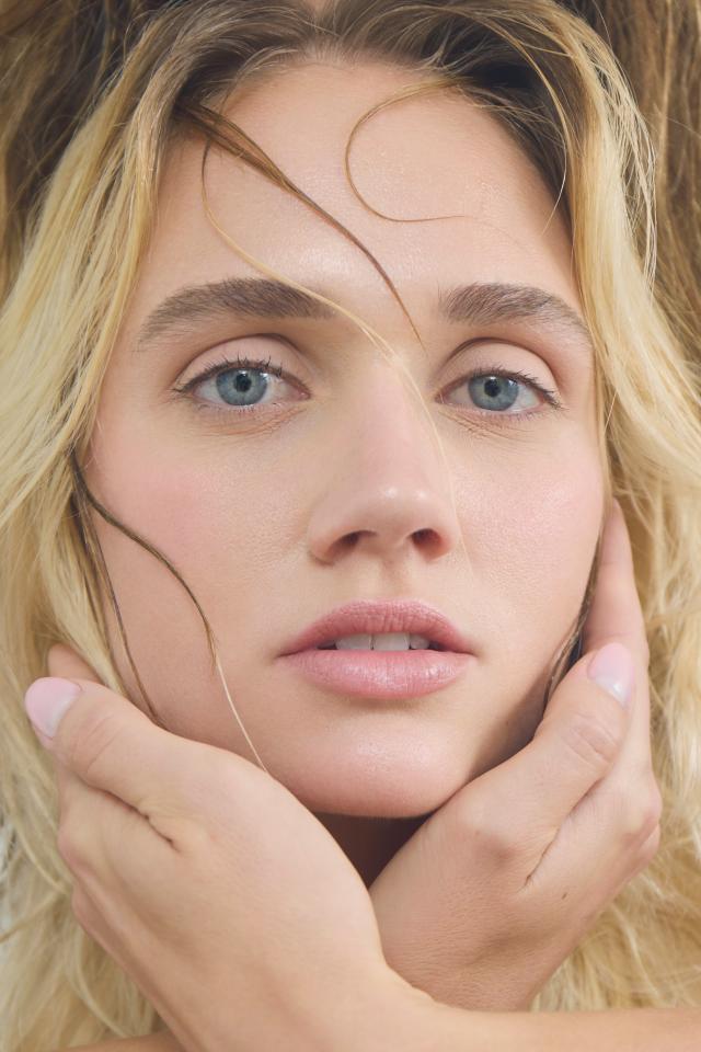 Birte Kristin J. ist ein weibliches Beauty Model mit blauen Augen und blonden Haaren aus Köln