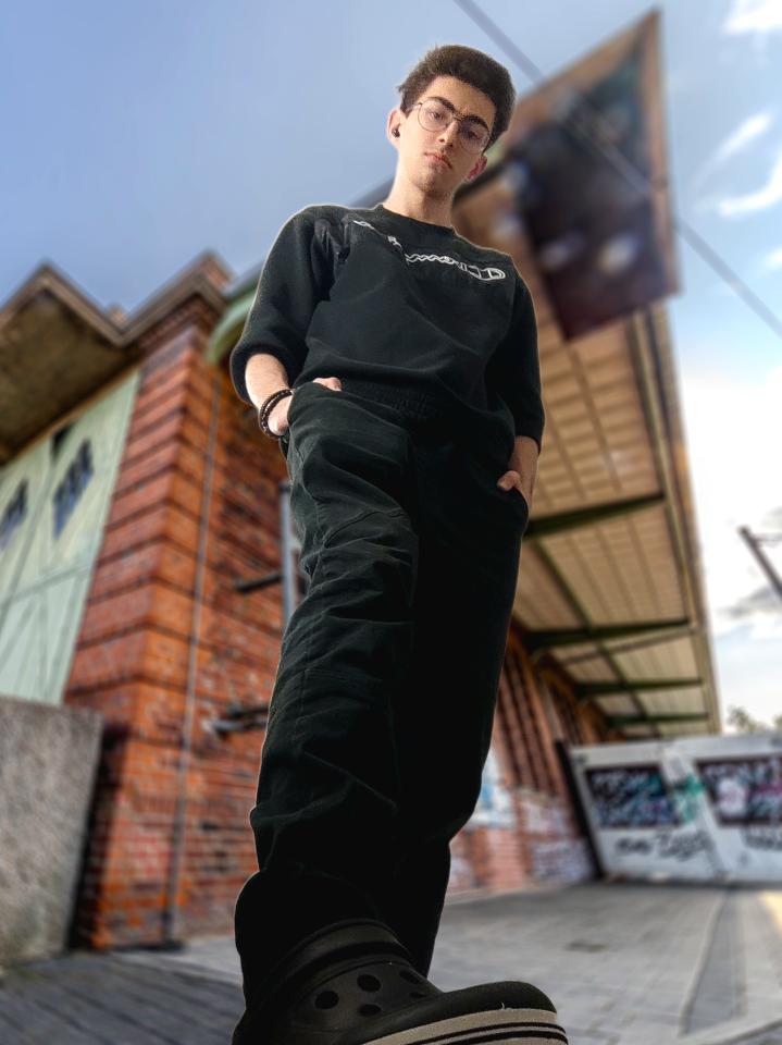 3. Bild von Anes A. aus seiner Sedcard